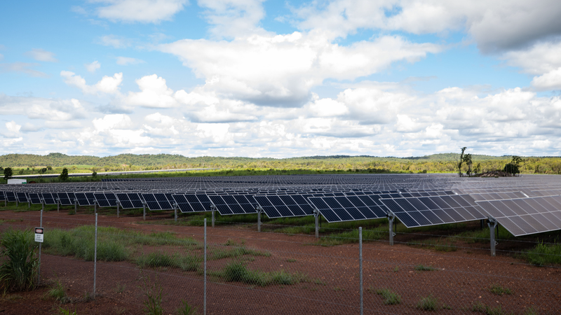 オーストラリア発・環境配慮型ペロブスカイト太陽電池が効率記録を更新