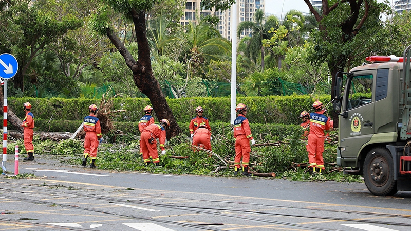 台風カジキ弱まり、中国南部で公共交通が再開へ