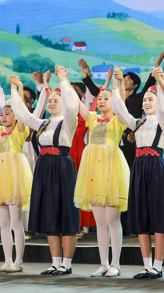 国境なきメロディー：Jasmine FlowerとKalinkaがつなぐ心 video poster