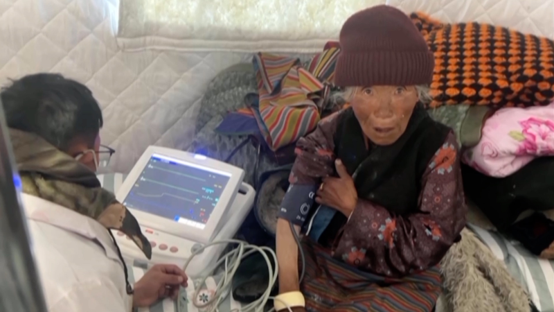 中国・シーザン地震で126人死亡　負傷者治療へ26の医療チーム派遣 video poster