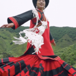 彝族の婚礼衣装が“再生”へ：年単位の手仕事、現代デザインで息づく video poster