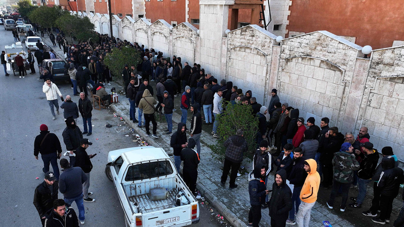 シリアで揺れる政治移行と制裁緩和　国連特使とHTSリーダーの発言は何を示す？