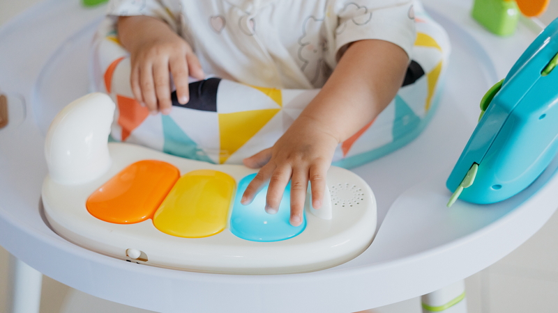 中国が全国子育て補助を開始　3歳未満1人あたり年3600元