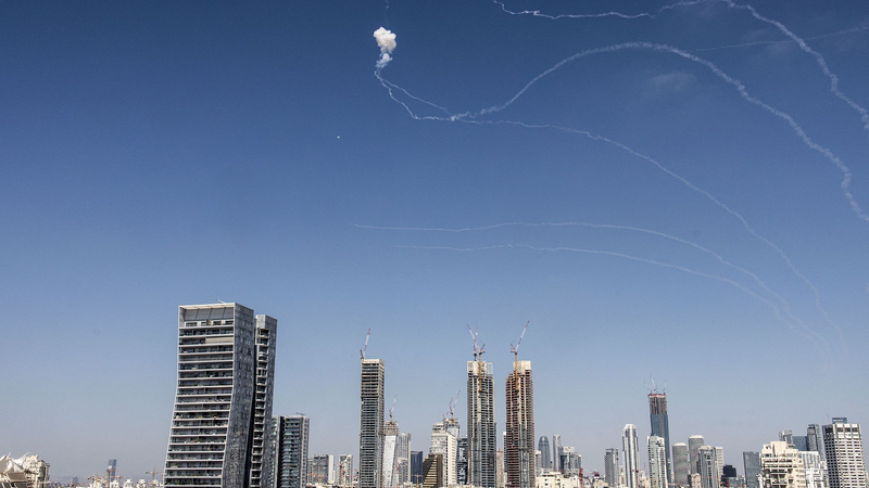 イスラエルとイランの軍事衝突が2週目に　ミサイル応酬と各国退避