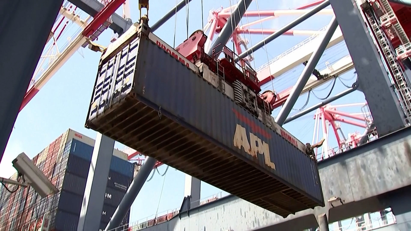 ロサンゼルス港に揺れる関税ショック：米最大港で何が起きているのか video poster