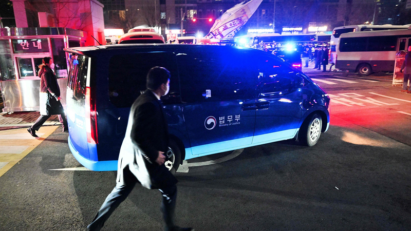 韓国・尹錫悦大統領の拘束延長、ソウル地裁が審理　戒厳令未遂の波紋