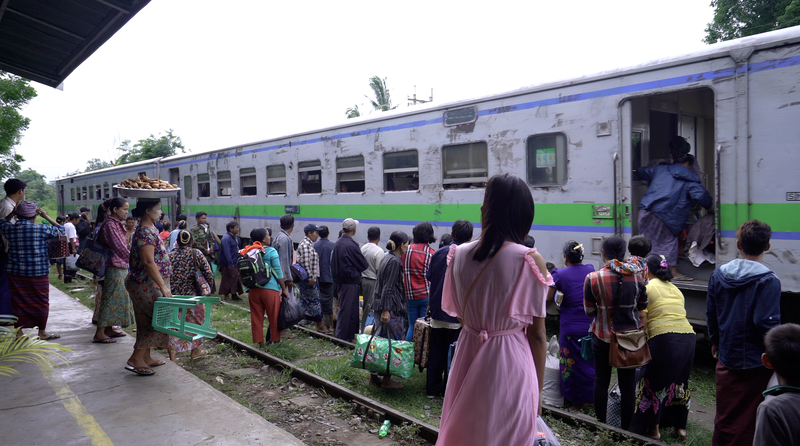 ミャンマー農村の教育と貧困　シングルマザーが見た小さな希望 video poster