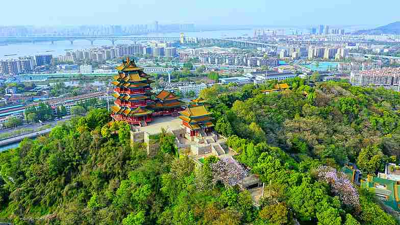 南京・閲江楼から眺めるスカイライン　歴史都市のいまを切り取る video poster