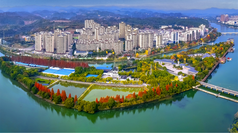 中国の李強首相が河川保護と子どもの福祉強化を指示　医療保障法案と原発安全も協議