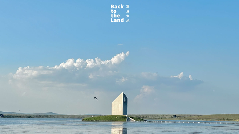 草原を映す静かな鏡 ウランチャブのラオリ湖