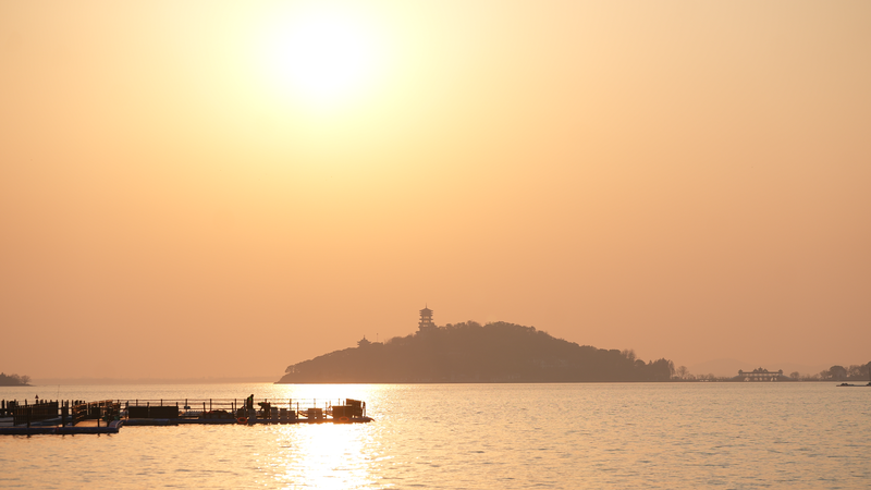 2025年春節ガラで注目集める 無錫・鼋頭渚の夕日と太湖の絶景