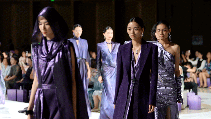 2025中国ファッションウィーク秋が北京開幕　11カ国デザイナー集結 video poster