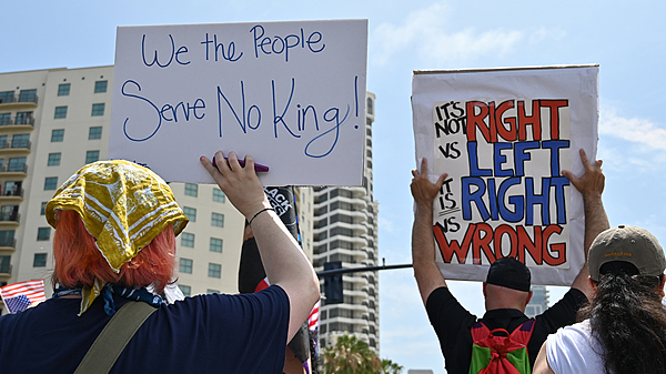 米国全50州で「No Kings」デモ　トランプ政権の移民政策に抗議