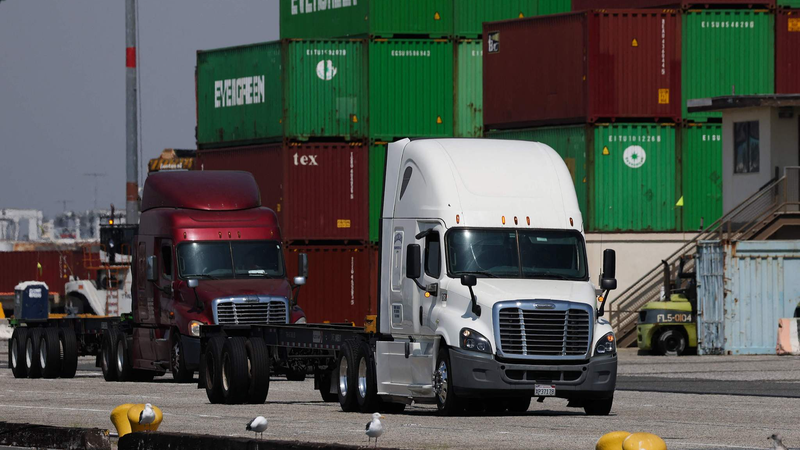 トランプ米大統領、10月1日から高関税第2弾　医薬品・家具・大型トラックに波及