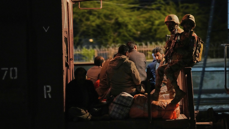 パキスタン列車立てこもり事件、軍が突入し終結　人質21人死亡