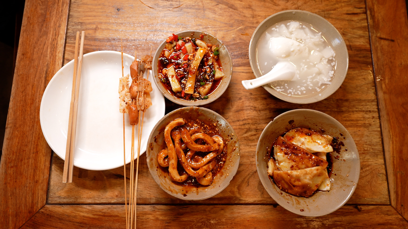 成都グルメ入門：ユネスコも認めた「small eats」の魅力 video poster