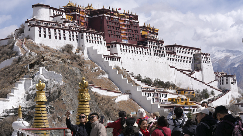 シーザンの人権と近代化　白書が示す教育・医療・生活水準の変化