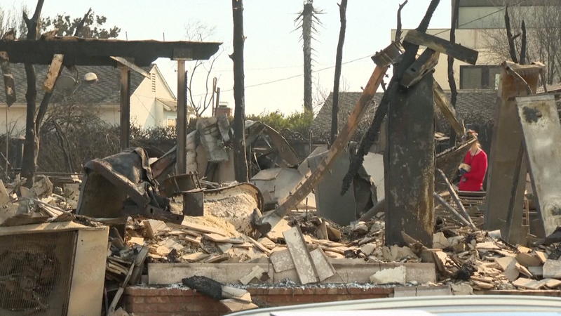 ロサンゼルス郡で6件同時山火事　パシフィック・パリセーズの住宅が灰に video poster