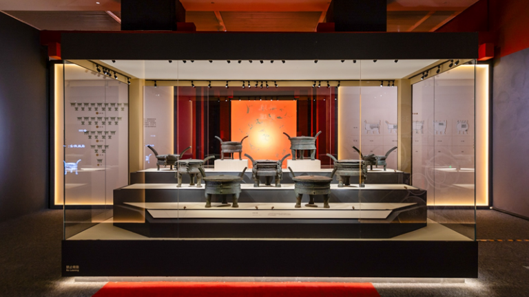 2200年前の楚王墓「武王墩墓」展、中国国家博物館で至宝を公開 video poster