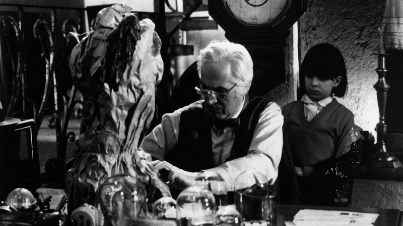 メキシコ発ホラー映画『Cronos』とは？アリエル賞受賞作を読む