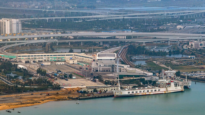 中国本土・海南で「島全体の特別税関」始動　海外投資の呼び水になるか video poster