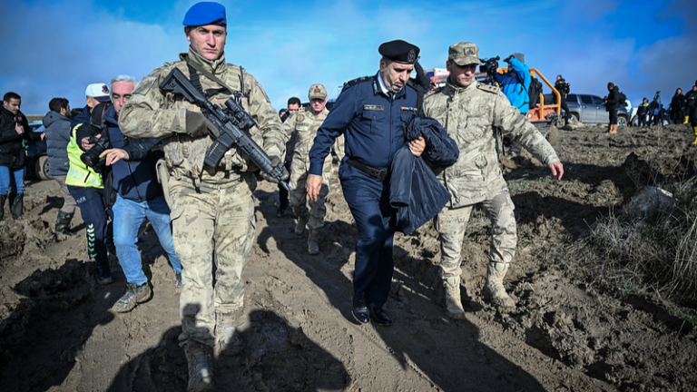 リビア首都トリポリで警備強化　参謀総長葬儀前に治安封鎖