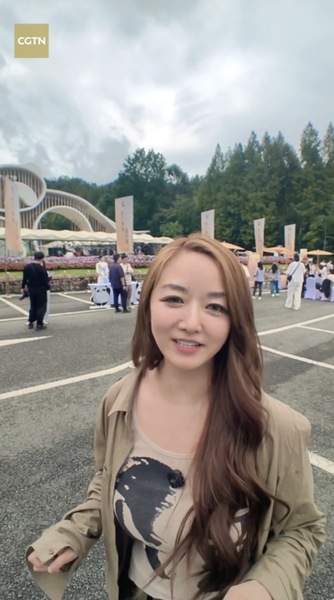 ゴールデン・パンダ・アワードのゲストが成都パンダバレー訪問 パンダが結ぶ文化交流 video poster