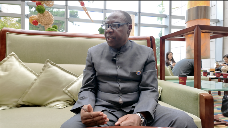 ザンビア与党幹部が評価　中国の貧困削減モデルとは video poster