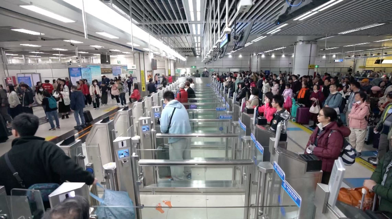 中国の春節に外国人観光客が急増　ビザ免除拡大で出入境185万人予測 video poster