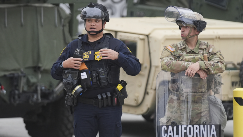 トランプ米大統領の州兵動員に待った　カリフォルニアと連邦政府の攻防