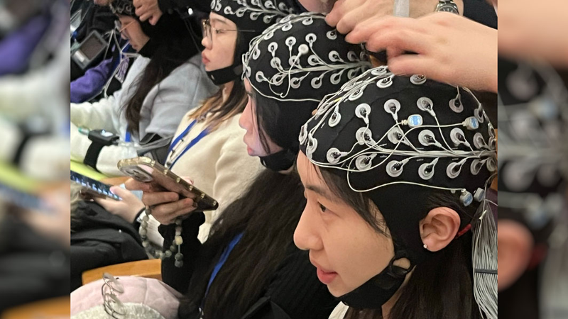 清華大学の脳コンピュータ実験　ライブアートに反応する「心の動き」を可視化