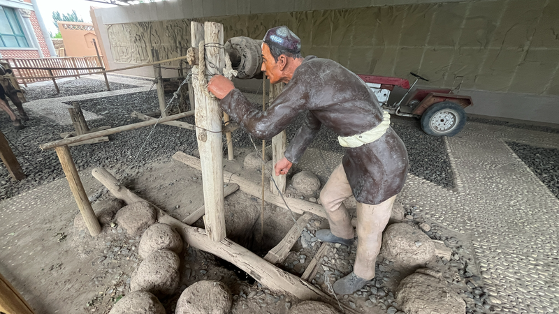 地下の万里の長城・カレーズ　乾燥地トルファンの命を支える水路