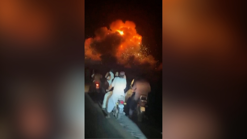 パキスタン「インド軍機5機撃墜」　5月の空爆で民間人8人死亡と主張 video poster