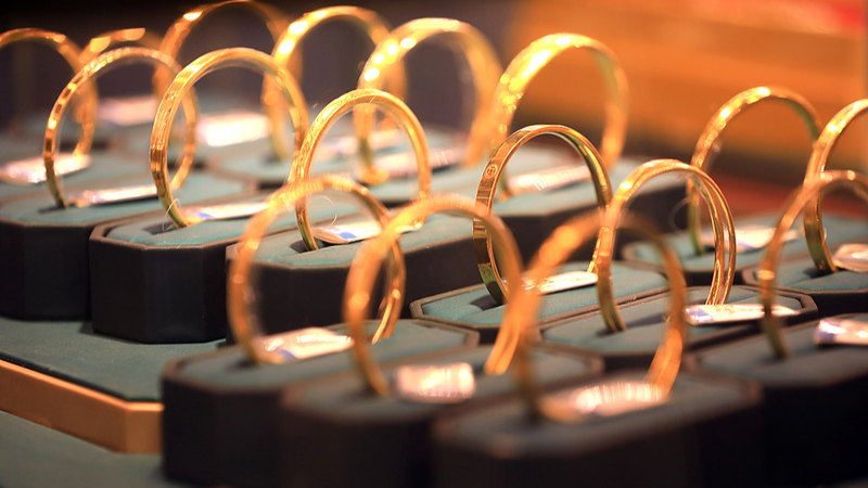 金価格が史上最高値　FRB利下げ観測とドル不信が後押し