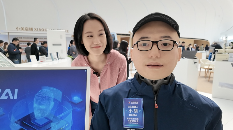 日常を静かに変えるロボット　中国本土・中関村フォーラムから見る未来 video poster