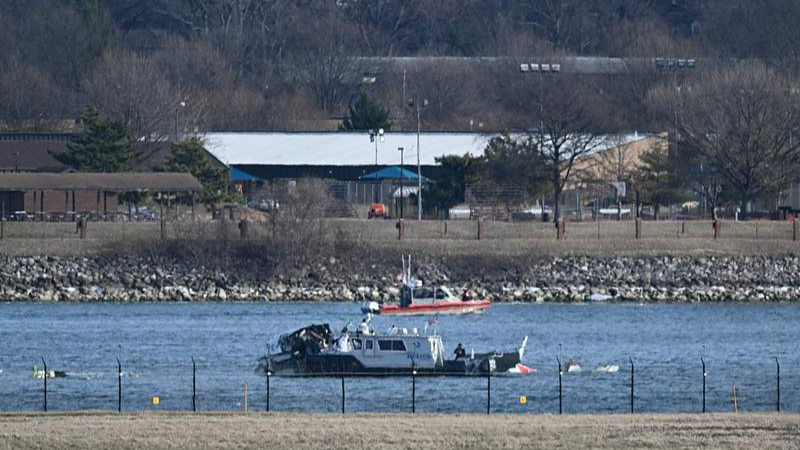 米ワシントンで旅客機とヘリ衝突 中国の市民2人含む全員死亡