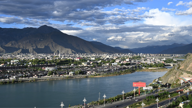 中国シーザンのGDPが60年で155倍に 貧困ゼロと長寿化が示す変化