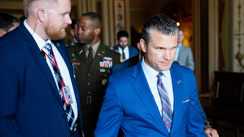 米国防長官「イランが高濃縮ウランを移した情報ない」　核施設空爆の効果巡り論争