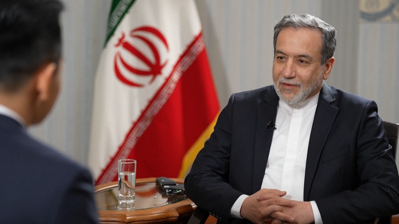 イラン外相「イランと中国の関係は極めて重要」中東緊張の中で強調 video poster