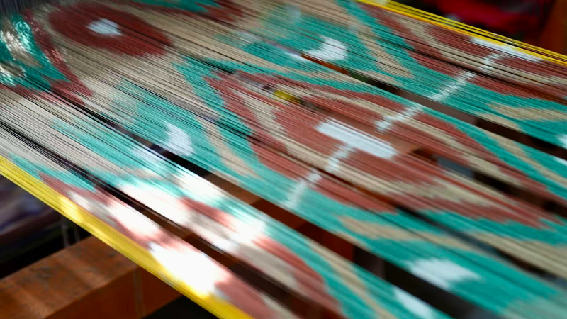 新疆ホータンの色彩：工芸と文化が織りなすオアシス