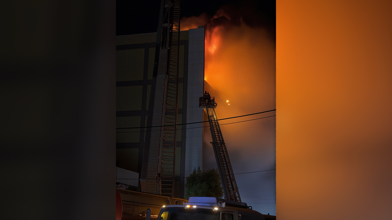 イラク東部クートでショッピングモール火災　数十人死亡、当局が捜査 video poster