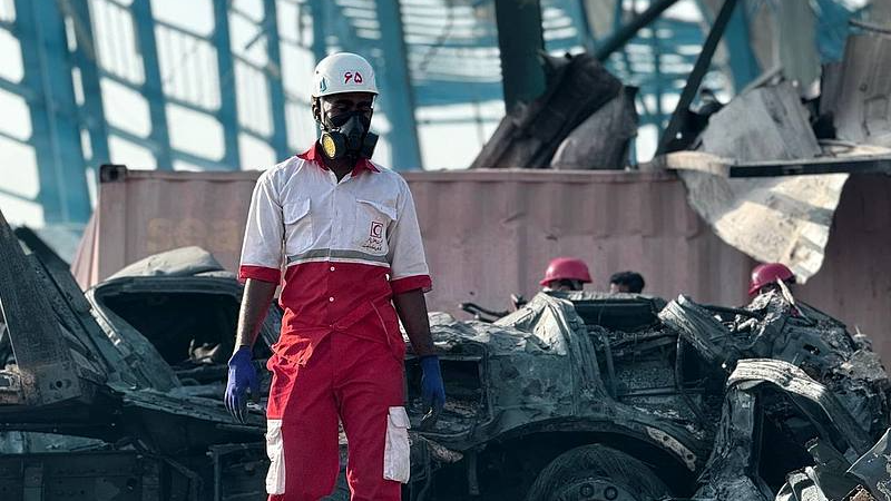 イラン・バンダレアッバース港爆発　死者70人、捜索と調査続く