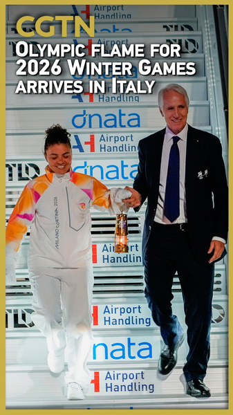 2026年冬季五輪の聖火がイタリア到着　ローマ発ミラノ行きリレー始動へ video poster