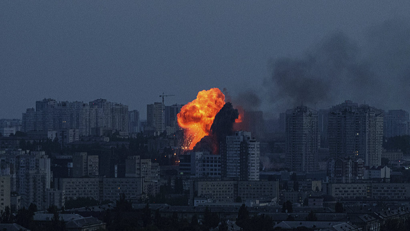 ロシアがキーウに大規模空爆　死者6人・負傷80人か