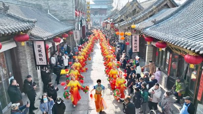 中国山西省でランタンフェスティバル　忻州古城と新絳県のにぎわい video poster