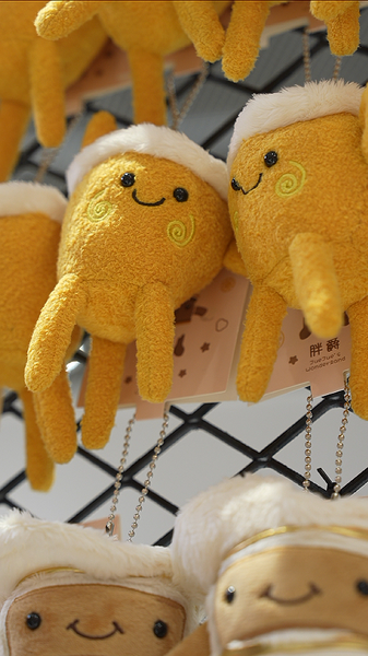 上海国際映画祭「金爵賞」がぬいぐるみに　観客も“受賞気分”に video poster