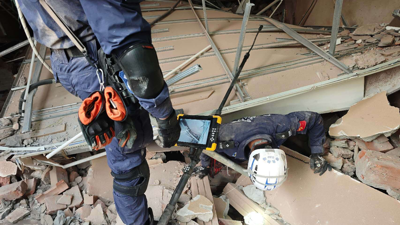 ミャンマー地震で400人以上救出　マンダレーで続く懸命の捜索