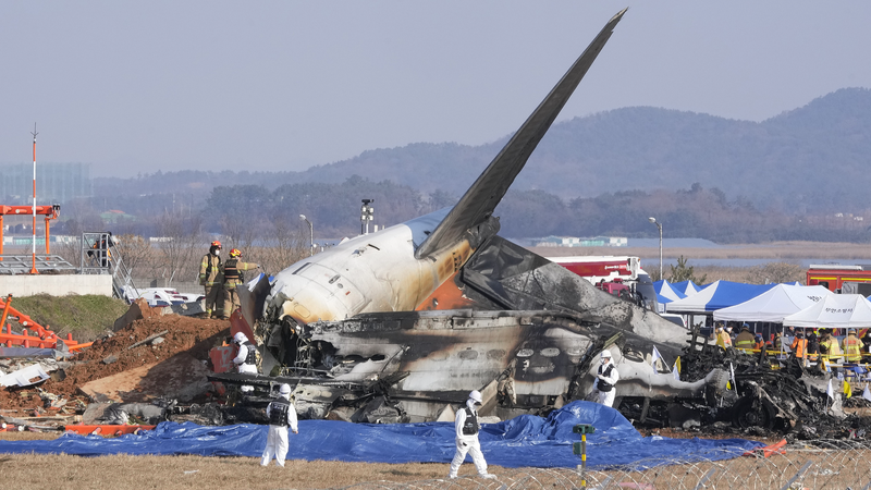 韓国ジェジュ航空機事故　181人搭乗便が炎上し多数死亡 video poster