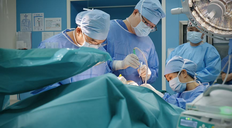 中国の医療技術が小耳症治療を刷新　子どもたちに「新しい耳」と人生を