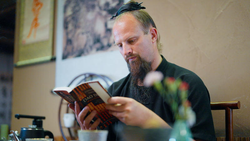 米国出身ジェイク・ピニックが語る、武当山で道士になるまでの道 video poster